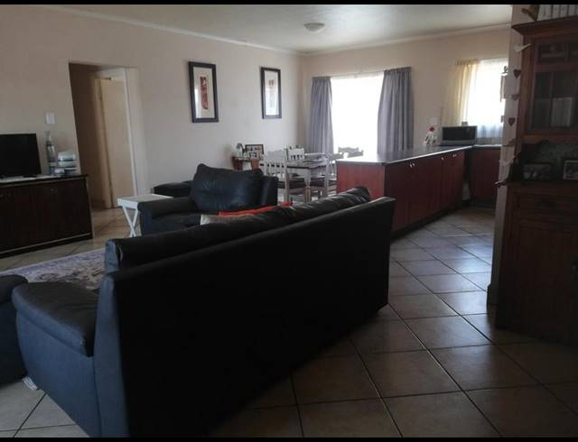 3 BEDROOM APARTMENT FOR SALE IN VAALPARK